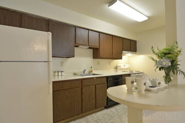 Parkside & Parkwood Apartments – 304