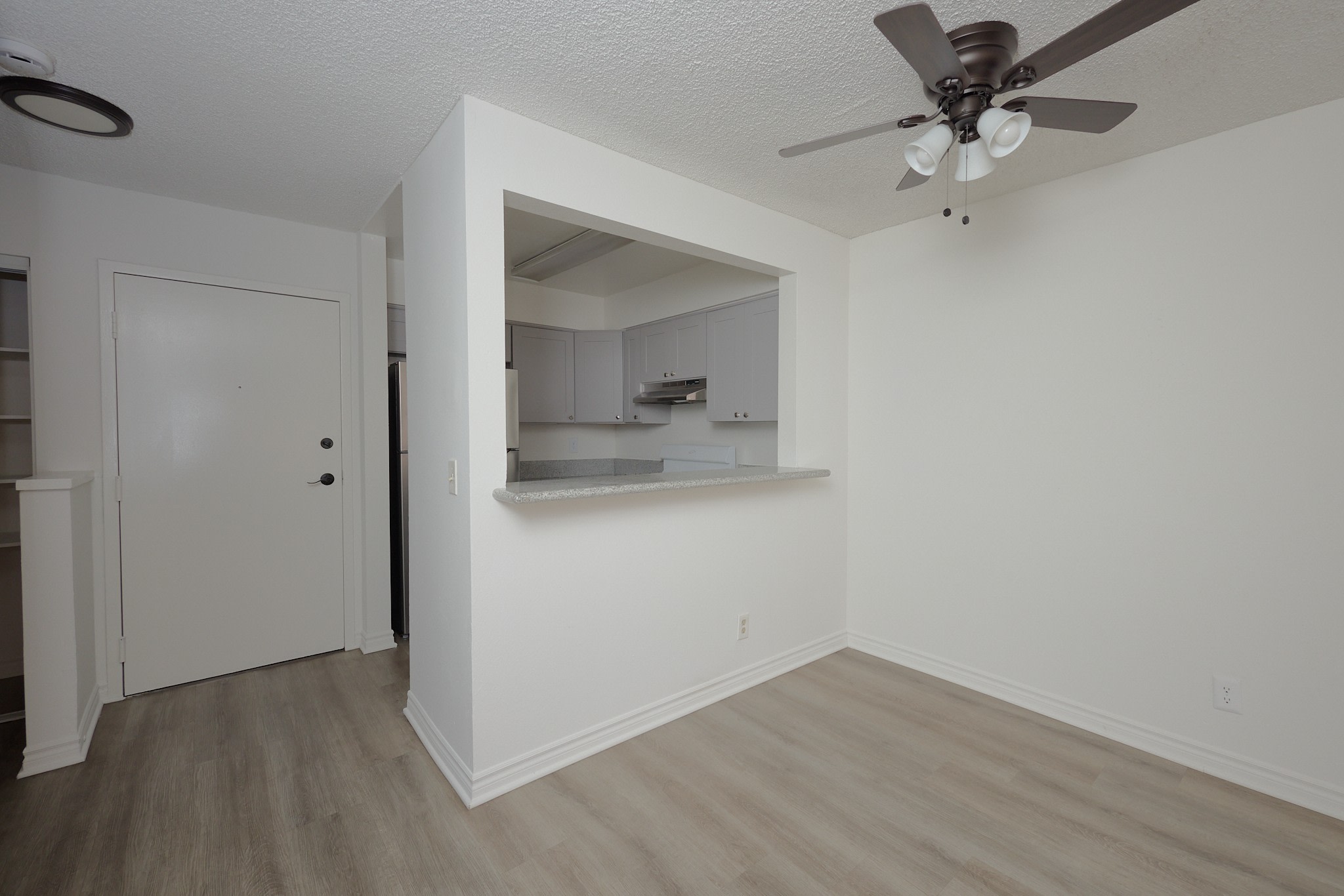 433 South Lake Street – 212