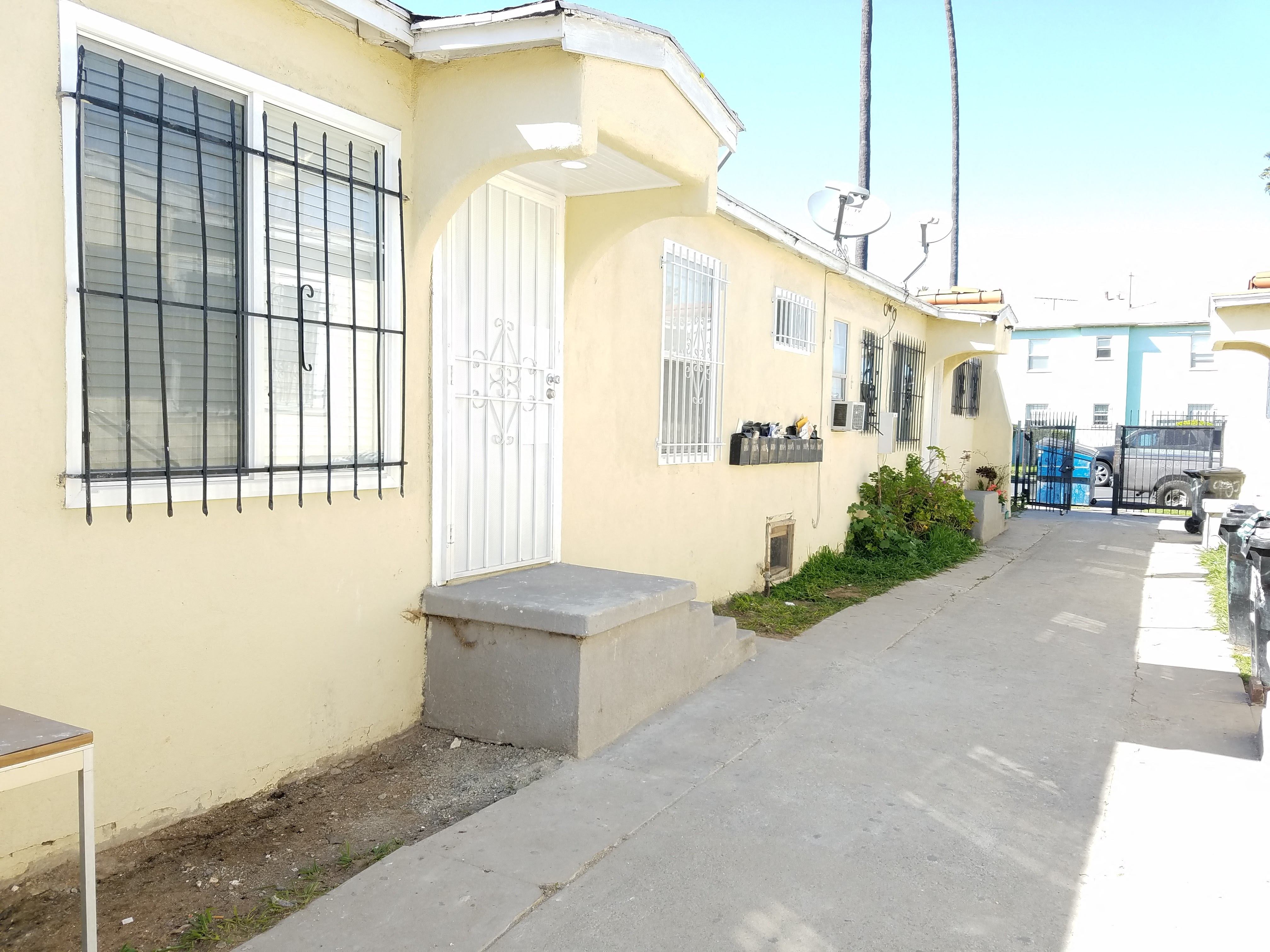 914 W 81st Street – 918.25