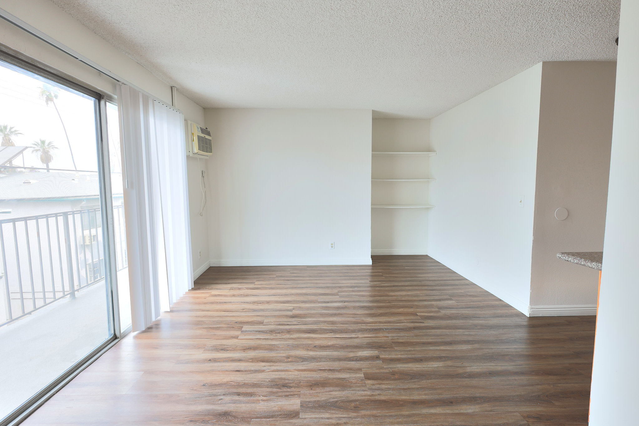 123 N Mariposa Ave – 10