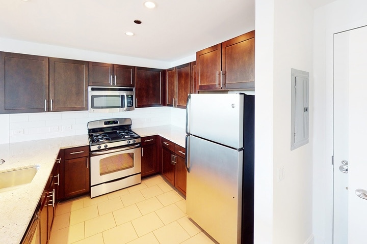 Shoreland Apartments – 0715
