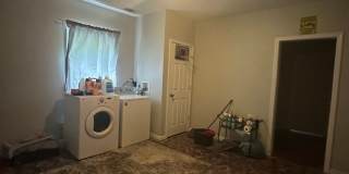 Large 4 Bedroom, 3 bathroom house near Downtown Gallery 27