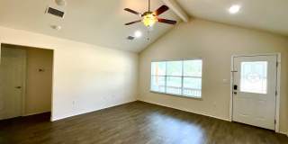 AVAILABLE NOW!!! Lake Life Meets Modern Comfort in Kingsland! Gallery 4