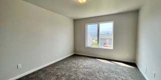 4 Bed | 2 Bath | 2 Stall Garage | Single Family Home Gallery 12