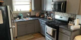 Gorgeous 3BD Apartment above commercial space ON MAPLE ST Gallery 5