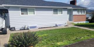 Move in ready rental in downtown Rainier with Columbia River views! Gallery 1