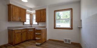 3-BED, 1 BATH BEAUTIFUL SINGLE- FAMILY HOME IN MAPLE HEIGHTS! Gallery 1