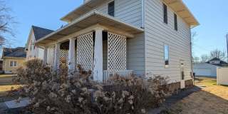 Spacious 3 Bedroom Home with 2 Car Garage and Large Yard! Gallery 5