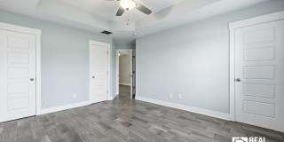 Oversized Kitchen + Prime Park Circle Location | 2BR Townhome Gallery 7