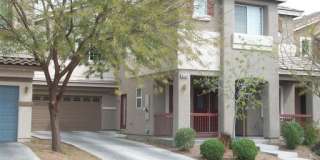 LOCATION LOCATION LOCATION! 3 BED / 2 1/2 BATH HOME Gallery 1
