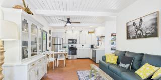 Fully Furnished 1 Bedroom Condo Gallery 9