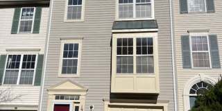 Exquisite Renovated Townhome in Germantown Estates Gallery 1