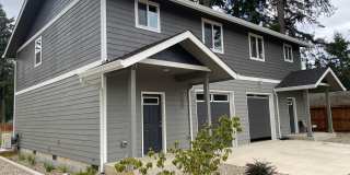 **SPRING SPECIAL- $200 off first months rent** 3 Bedroom Duplex in Veneta Gallery 1