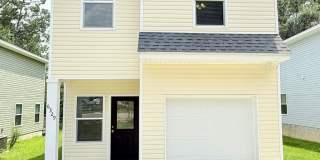 Spacious 4-Bedroom Townhome Gallery 1
