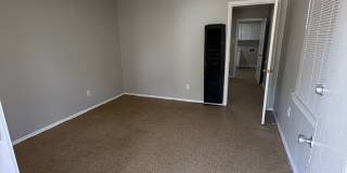 Charming 2 bedroom 1 bath duplex - Open To Section 8 Gallery 3