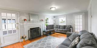 Charming 3 bedrooms single family home Located near Kennelly School! Gallery 1