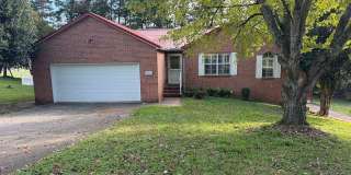 FARRAGUT...4 BEDROOM+BONUS/4 BATH BASEMENT RANCHER WITH PARTIALLY FURNISHED IN-LAW SUITE!! Gallery 1