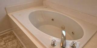 Room in 2 Bedroom Home at Chenille Dr Gallery 8