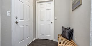 Linden Square Gallery 17