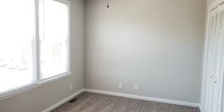 END UNIT!! 2 Bed/1.5 Bath Townhouse! Water/Garbage Included! Walk to APSU! Gallery 5