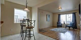Beautiful and Bright Two Story Townhouse right off of Tudor Road - Close to ANMC! Gallery 1