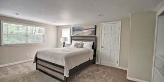 FURNISHED: Modern 6 Bdrm (7 beds) Home with BBQ, Foosball, HotTub & Private Pool - Close To Airport&Downtown Gallery 36