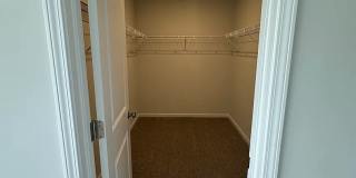 Room in 3 Bedroom Home at Arkose Dr Gallery 27