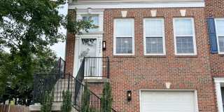 22464 MAISON CARREE Square Gallery 1