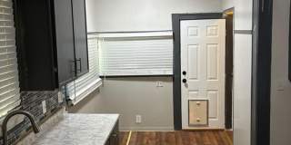 537 Alder Street . Gallery 3