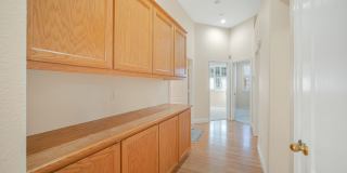 Highly Desirable Executive Home: 4 Bedrooms, 3 Bathrooms of Luxury Living Gallery 34