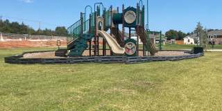 4 Bedroom 2 Bathroom 2 Car Garage Home in Oakdale School District Gallery 33