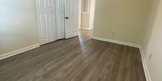 Charming Fully Renovated 2BR/1BA Near Both Hospitals – Washer/Dryer Included! Gallery 20