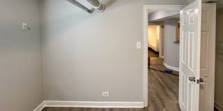5045-51 N. Damen Gallery 17