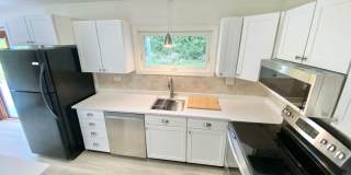 3 Bedroom House South End Neighborhood Burlington Available in September 5th! Gallery 1