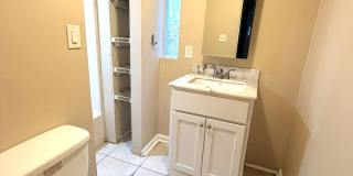 Downstairs 2BR/1BA Riverside Duplex Apartment Gallery 11