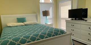 FULLY FURNISHED - Peaceful 4 Bed / 2 Bath Condo Gallery 7