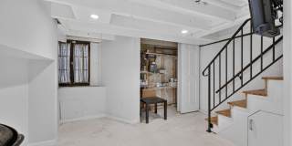 Charming & Restored 2BD/2BA Historic Rowhouse in Historic Snows Court Gallery 12