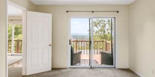 2-Bedroom, 2-Bathroom Condo with Stunning Downtown Views Gallery 14