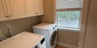 Spacious 4 Bed, 2.5 Bath Home Near Devine Street | Available July 1 Gallery 15