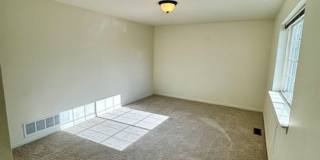 3 Bedrooms, 2 Bathroom 4-plex; less than 2 miles to MSU Gallery 1