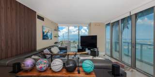 465 Brickell Avenue Gallery 3