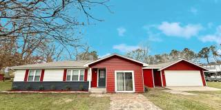 Gorgeous and spacious 4/2/2 on almost an acre in Angleton Gallery 1