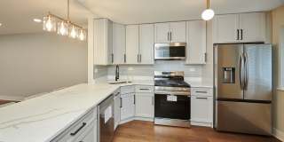 7074 N RIDGE Boulevard Gallery 4