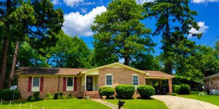MORE SPACE FOR YOUR MONEY- Freshly painted, 3BR/2BA | 1,700 SF | Fenced Yard + Sunroom | Cul-de-Sac | No Carpet MORE SPACE FOR YOUR MONEY- Freshly painted, 3BR/2BA | 1,700 SF | Fenced Yard + Sunroom | Cul-de-Sac | No Carpet Gallery 1