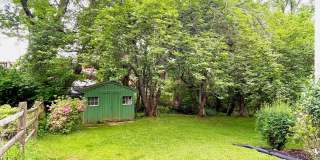 Beautiful 5 bedroom/2.5 bath with large yard Gallery 28