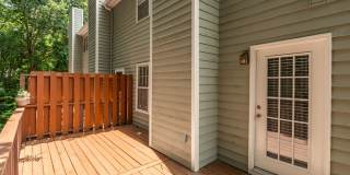 Woodcroft End of Unit Townhouse with Large Bedrooms Gallery 25