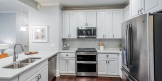 511 Queens Gallery 1