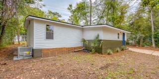 RENOVATED 4/2 in Walkable Location, Stainless Steel Appliances, & Garage/Workshop! Available NOW for $1850/month! Gallery 42