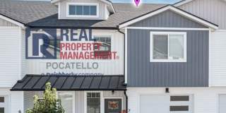 3 Bedroom 2.5 Bathroom Town Home - 1 Car Garage Gallery 1