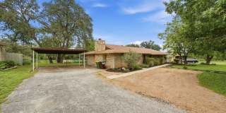 4 Bedroom with a Pool in Helotes! Gallery 3